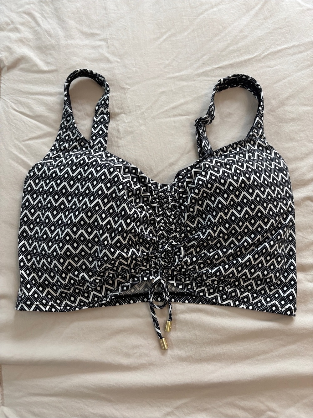 Coco Reef Black & White Geometric Ruched Front Womenโs Top